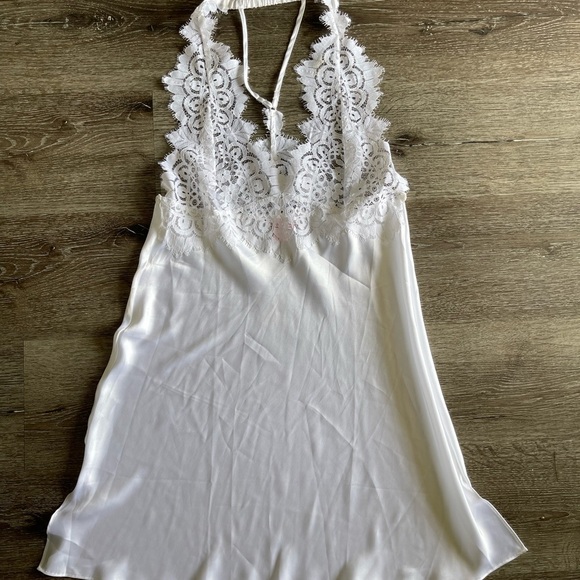 Victoria's Secret Other - Elegant White Lace Nightgown